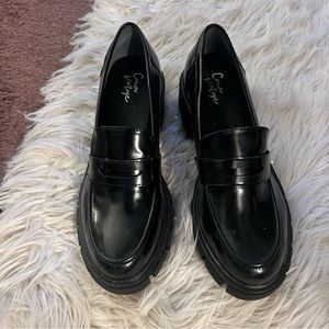 Crown Vintage Loafer Size 9.5